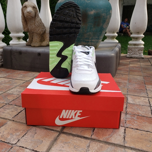 Air Max 90 White Vapor Green, Size Youth 5 - Picture 2 of 6